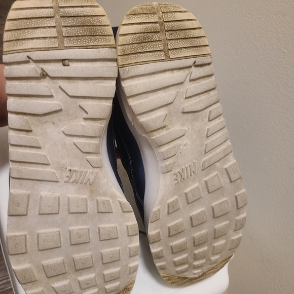 Nike shoes - Picture 7 of 7